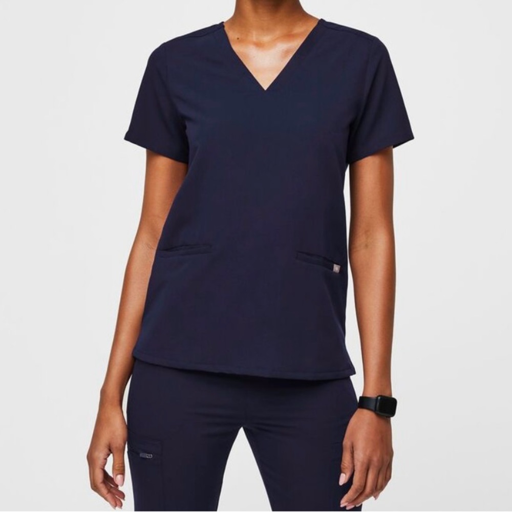 Casma Three-Pocket Scrub Top™